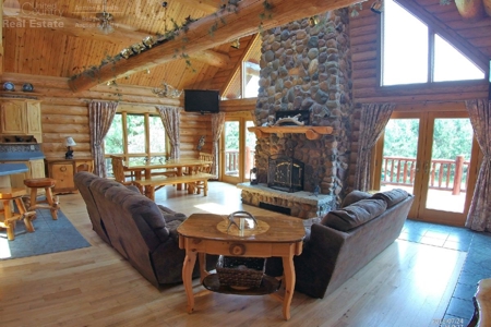Log Home with Prime Hunting in Marquette County - image 11
