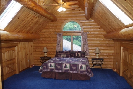 Log Home with Prime Hunting in Marquette County - image 15