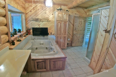Log Home with Prime Hunting in Marquette County - image 14