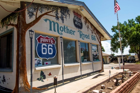 Route 66 Motel for Sale in Arizona in Busy Seligman AZ - image 1