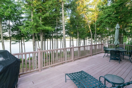 Lakefront Home Encompassed By Conservation Lands - image 26